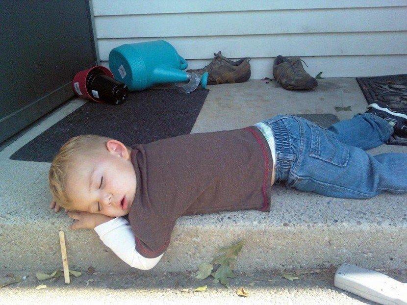 kids-sleeping-positions-funny-24-830x622