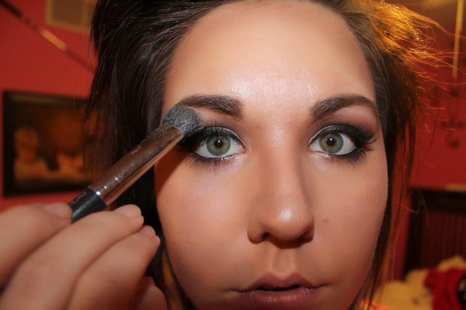 13 Easy Makeup Tricks for Making Your Eyes Pop