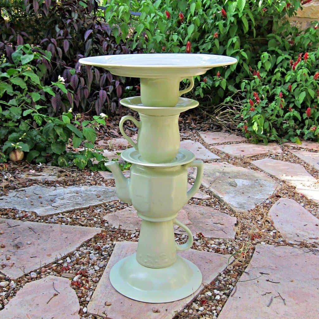 11 Brilliant DIY Bird Baths | Mamabee