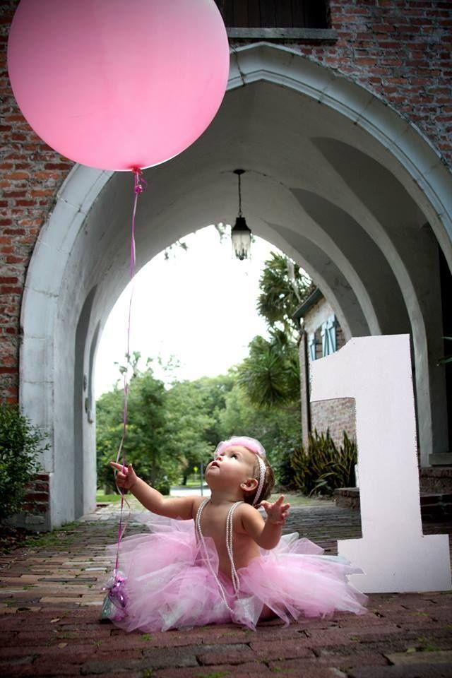 22 Fun Ideas For Your Baby Girl's First Birthday Photo Shoot