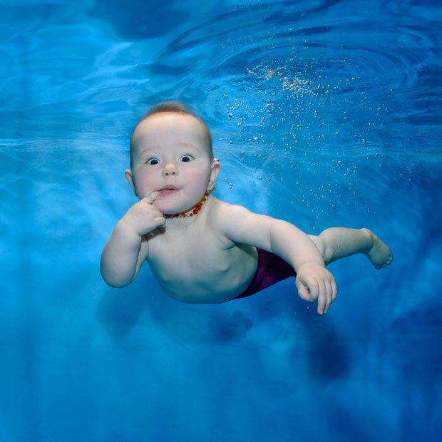 swimming-baby_2069656i
