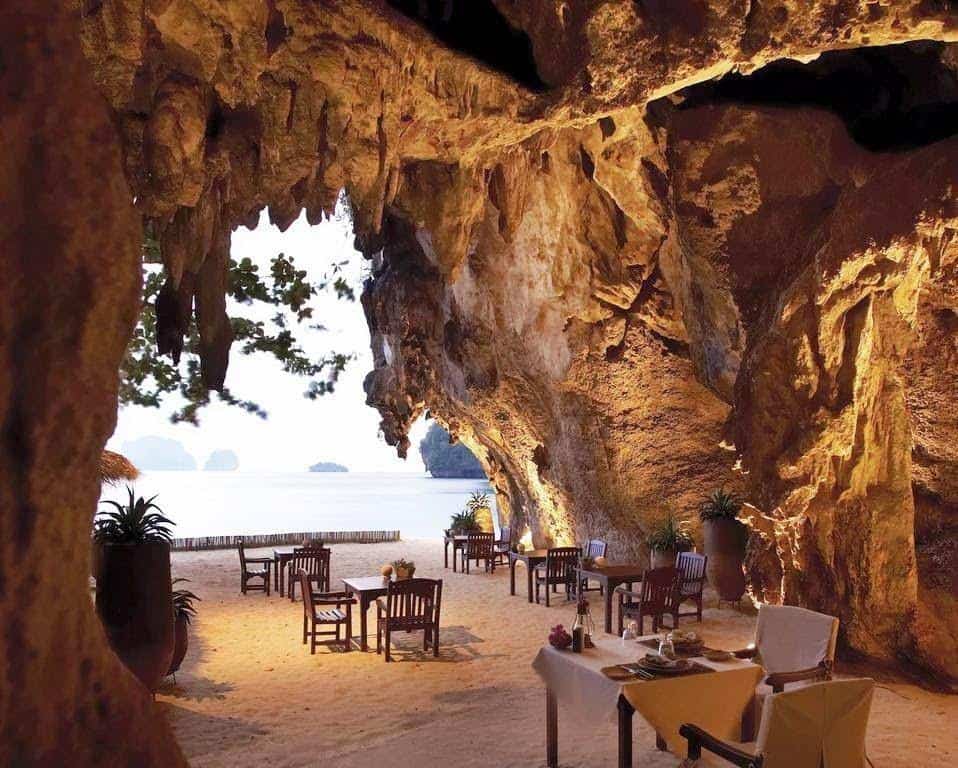 25 Restaurants Around The World With Spectacular Views