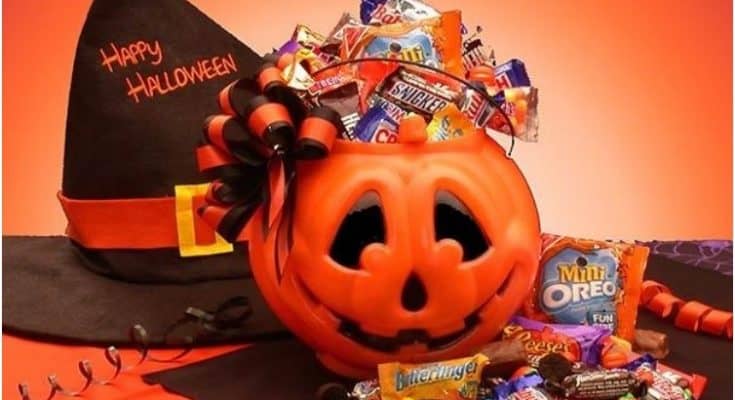 How To Sort Your Kids Halloween Candy Like An Expert