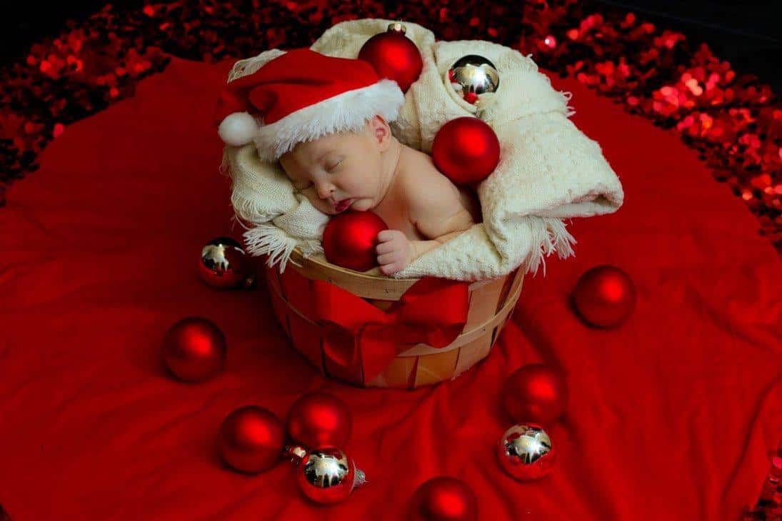 33-absolutely-cute-babies-and-their-first-christmas-photo-shoot