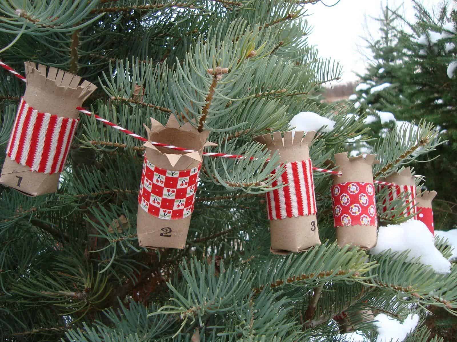 20 Festive DIY Christmas Crafts From Toilet Paper Rolls