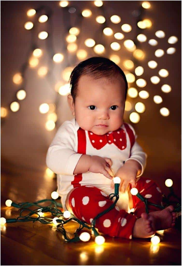 33 Absolutely Cute Babies And Their First Christmas Photo shoot