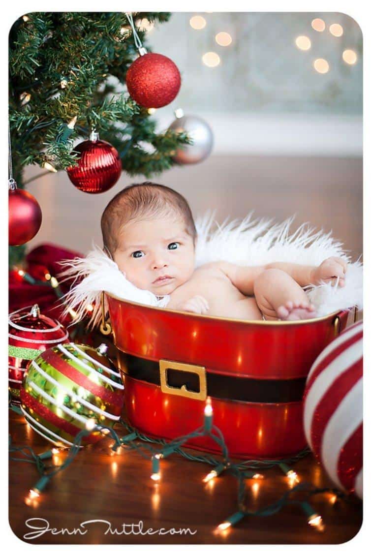 33 Absolutely Cute Babies And Their First Christmas Photo shoot