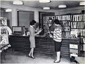 Afghan women at a public library before the Taliban seized power  1950s
