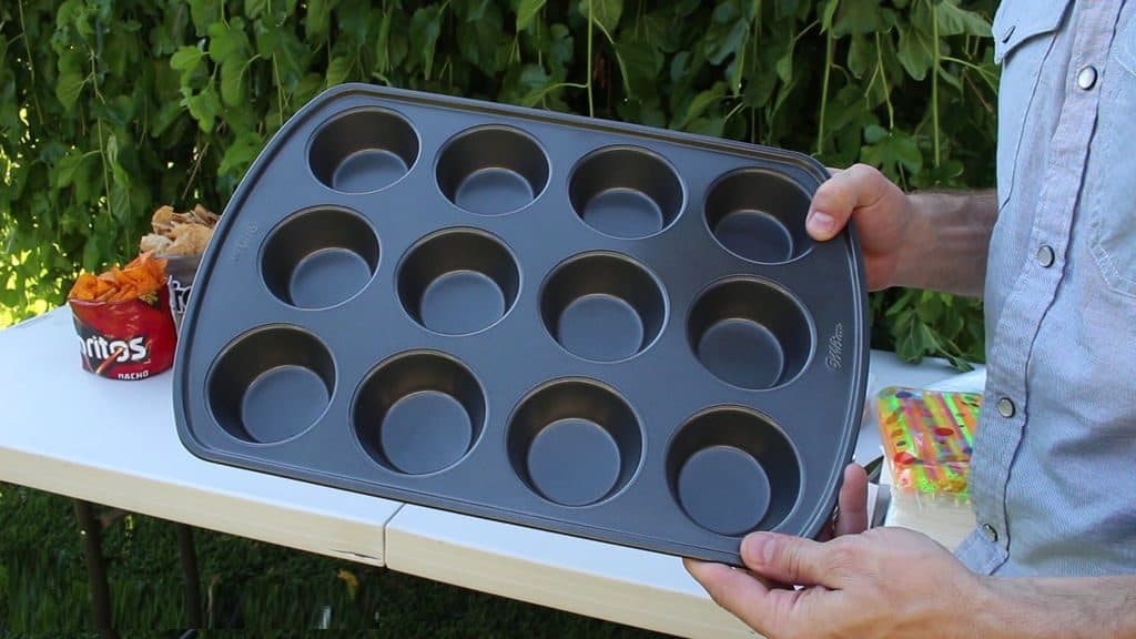 20-unexpected-uses-for-a-muffin-pan-to-make-your-life-easier