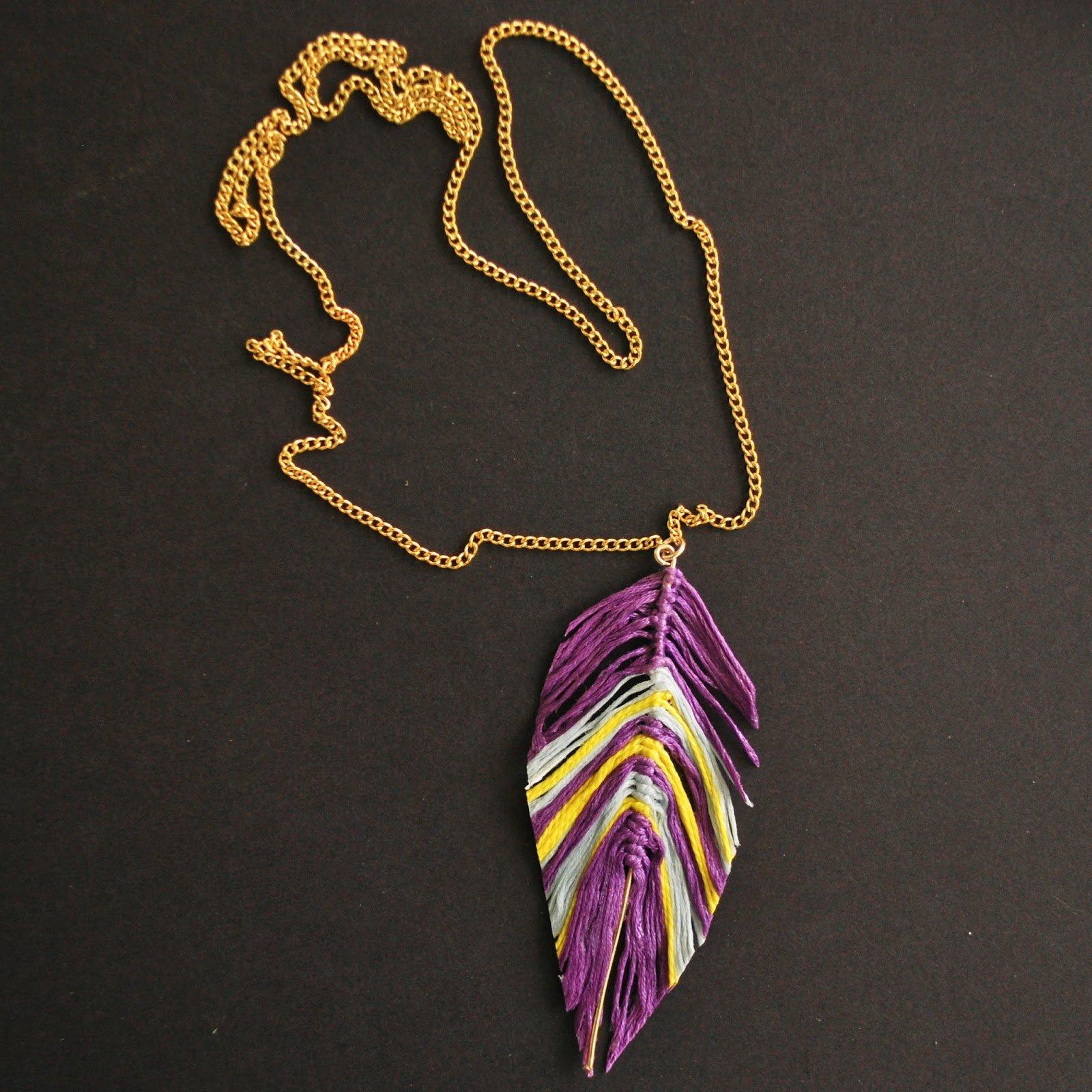 STRING FEATHER NECKLACE
