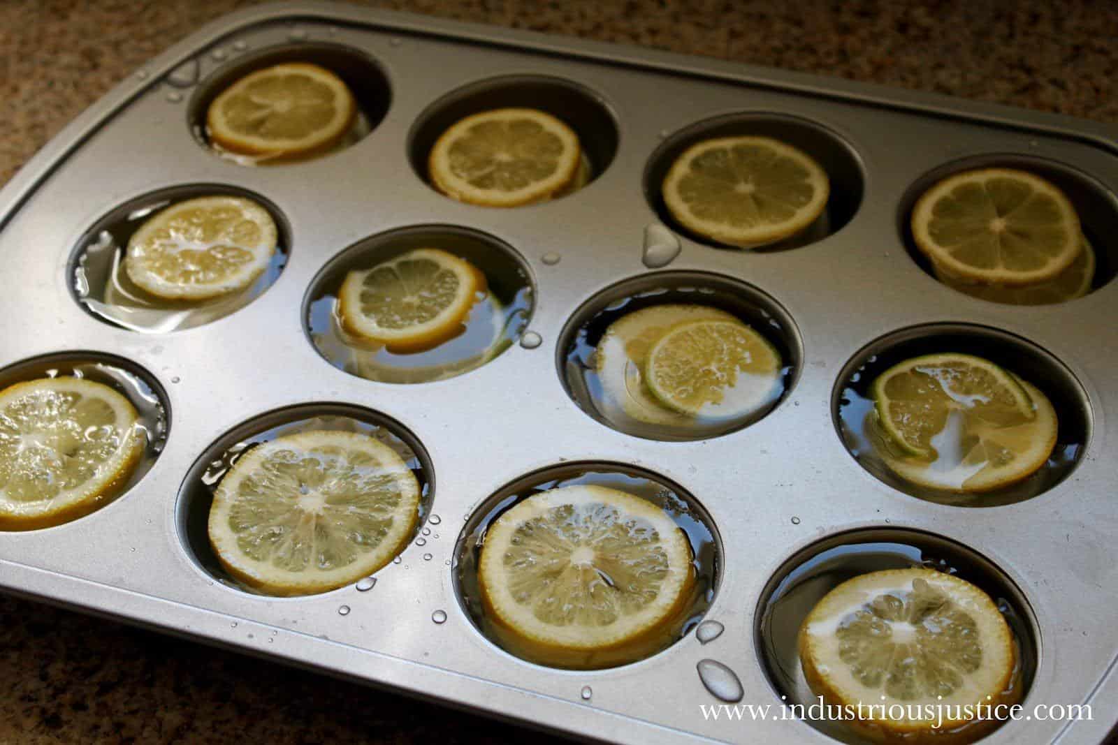 20-unexpected-uses-for-a-muffin-pan-to-make-your-life-easier