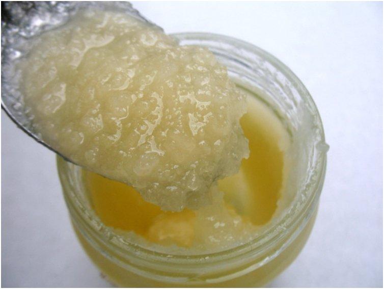 spoon-of-crystallized-honey