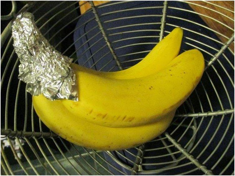 Use aluminum foil to keep your bananas from browning too quickly