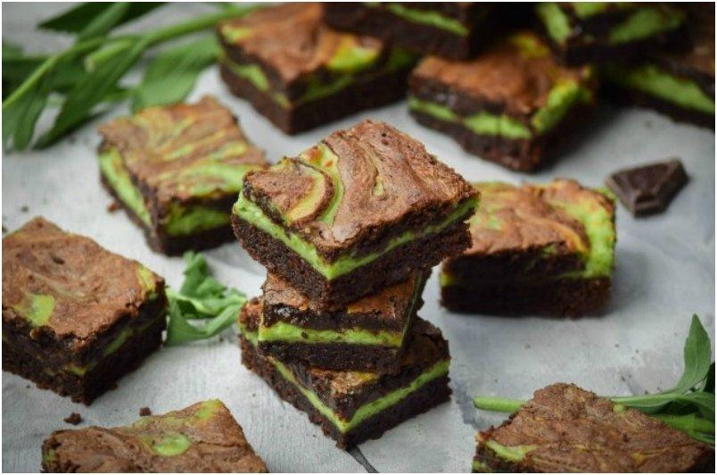 All-Natural Mint Chocolate Chip Cheesecake Swirl Brownies
