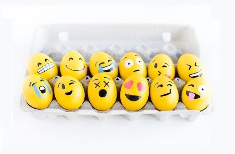DIY-Emoji-Easter-Eggs15-600x900