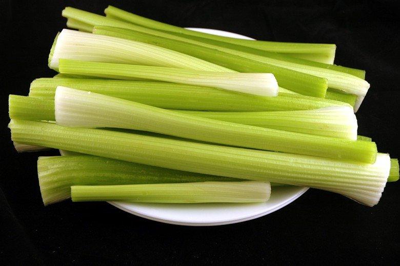 Celery – 1425 grams