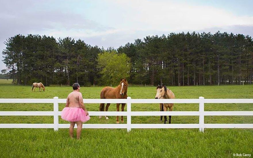 Man-Puts-On-A-Pink-Tutu-And-Travels-The-World-To-Bring-A-Smile-To-His-Wife-Fighting-Breast-Cancer-15