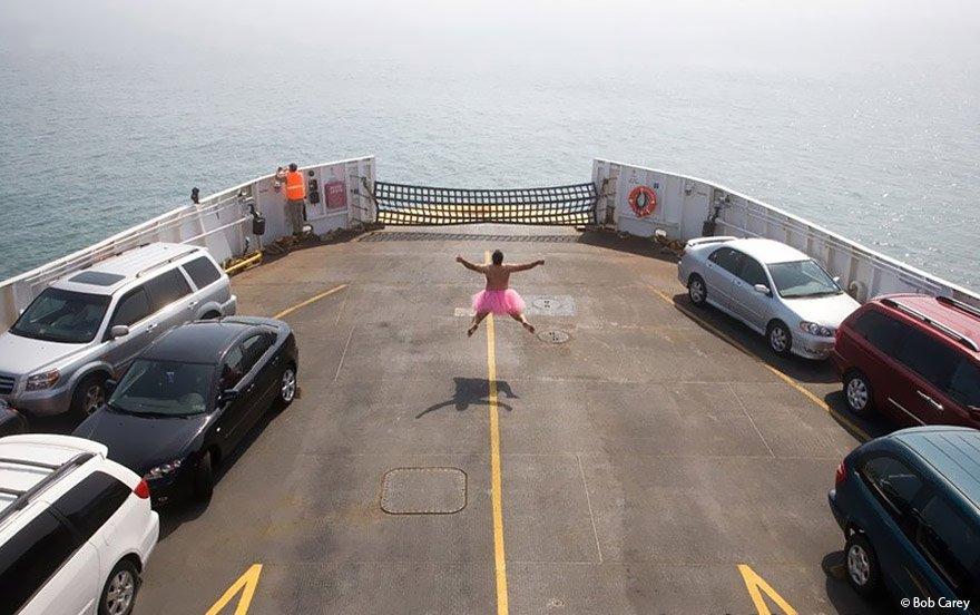 Man-Puts-On-A-Pink-Tutu-And-Travels-The-World-To-Bring-A-Smile-To-His-Wife-Fighting-Breast-Cancer-16