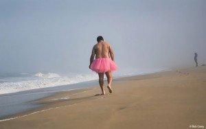 Man-Puts-On-A-Pink-Tutu-And-Travels-The-World-To-Bring-A-Smile-To-His-Wife-Fighting-Breast-Cancer-9