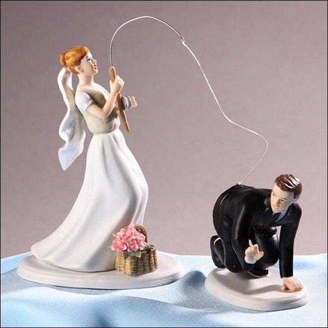 31 Funny Wedding Cake Toppers That Guarantee Laughing Tears