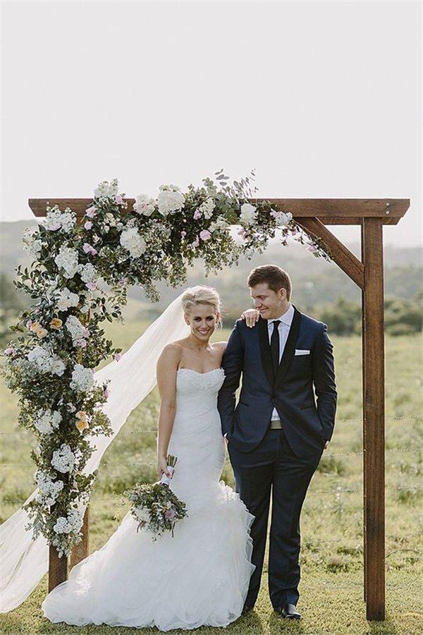 18 Wedding Arch Decoration Ideas With Flowers and Love