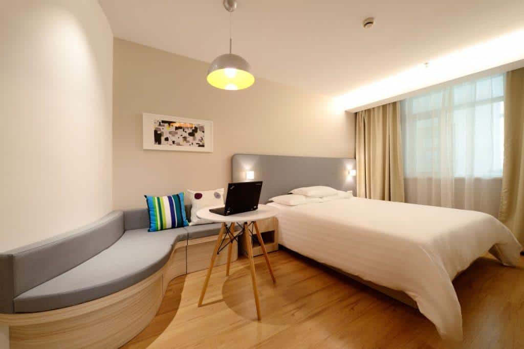hotel guest room