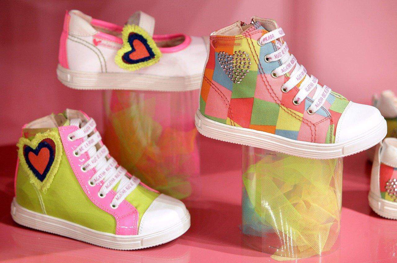 Разноцветная детская обувь