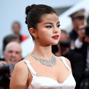 singer-and-actress-selena-gomez-poses-as-she-arrives-for-news-photo-1570536775
