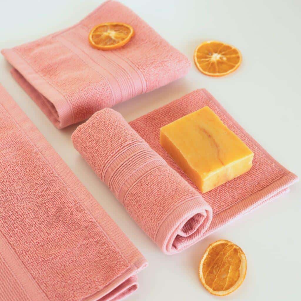 Coral-Towels-Gift-Set-Lifestyle