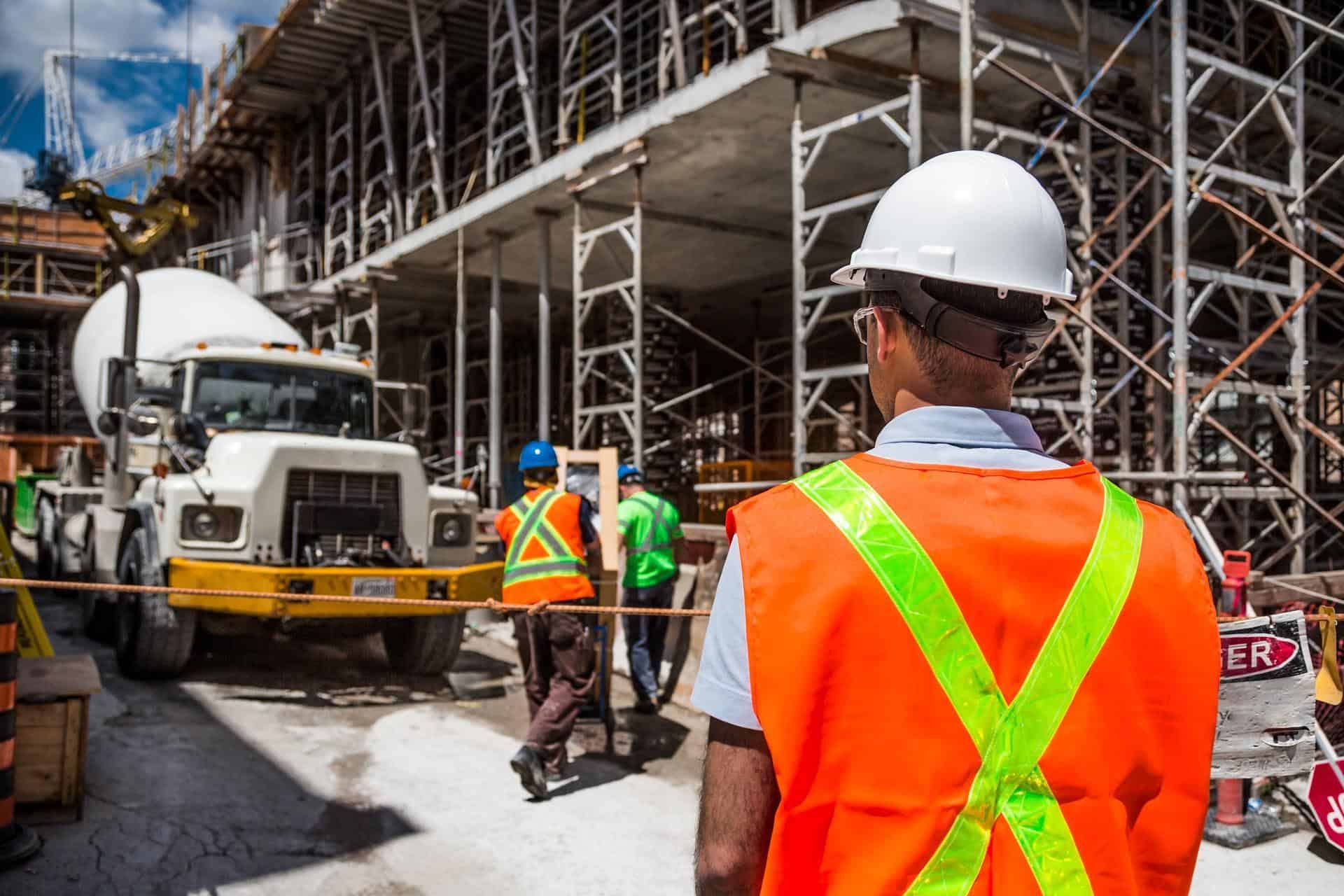 Considerations When Becoming A Construction Contractor