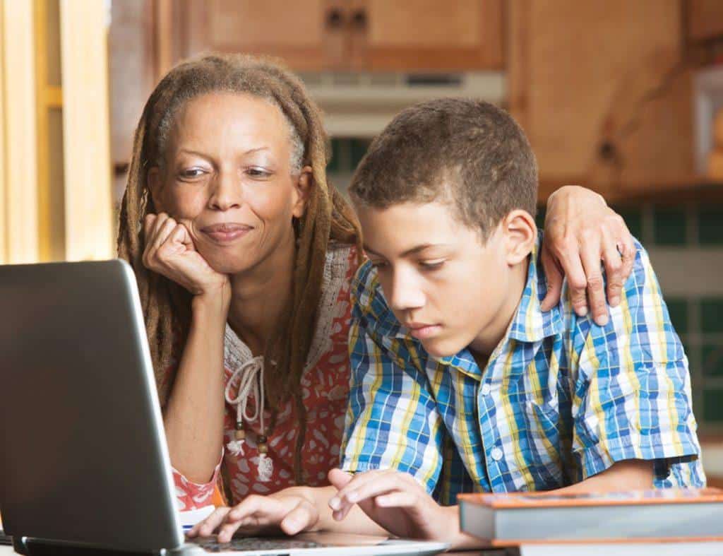 Mom-with-Son | Mamabee