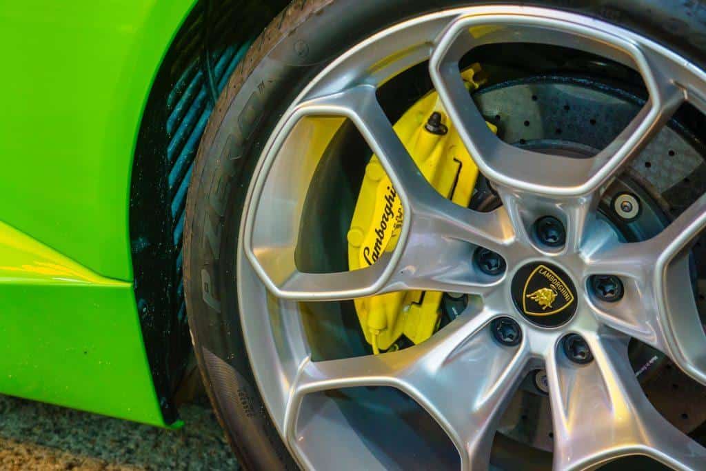 A Look at Why Carbon Fiber Parts are Beneficial on Cars