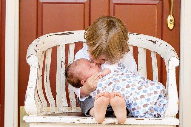 5 Tips to Help Older Siblings Adjust to a New Baby