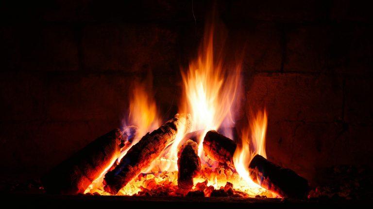 5 Design Tips for Choosing an Outdoor Fireplace