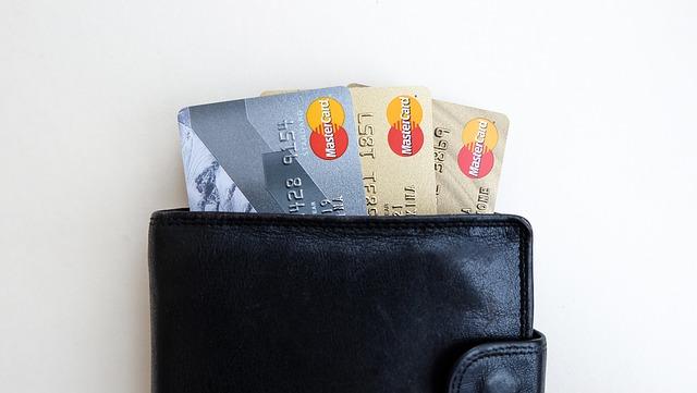 When is the Right Time to Give Your Kids a Debit Card?