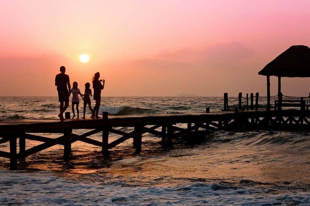 7 Travel Tips For This Holiday Season