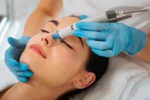 Get Clean, Glowing Skin In 15 Minutes: What Is The HydraFacial?