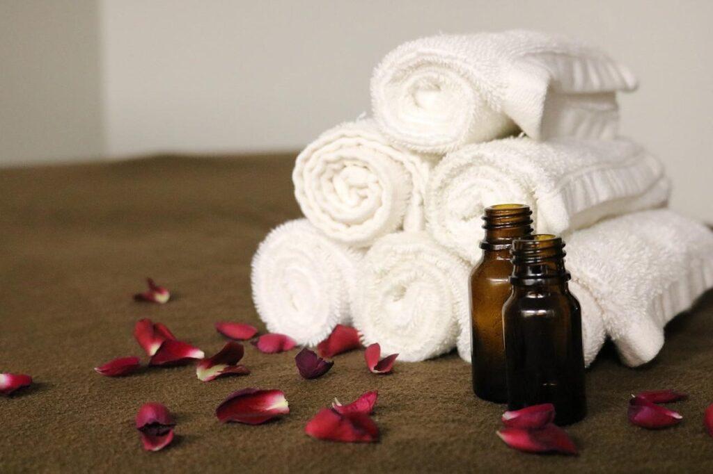 Health Benefits Of Essential Oil Massage Mamabee 