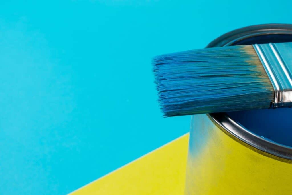 Why Contractors Always Use Primer Before Exterior Painting?