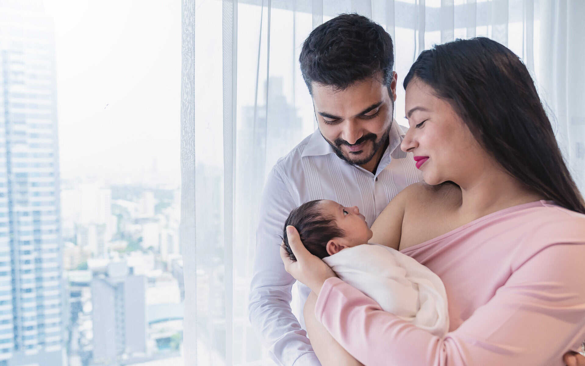 How Much Should a Newborn Eat: First Time Parent's Comprehensive Guide for Feedings