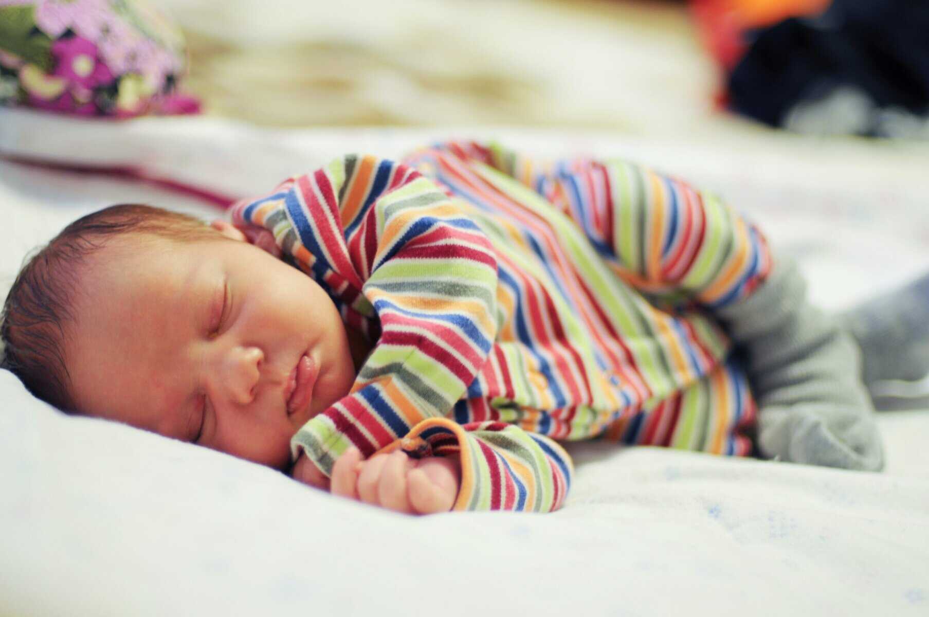 Seasonal Sleep Tips for Babies: A Q&A with Sleep Specialist Sarah Bowmar