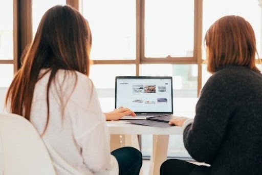 Running a Beauty Business from Anywhere: The Tech Behind Flexibility